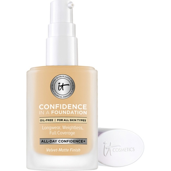 it cosmetics Other - NWT It Confidence in a Foundation - Medium Honey it cosmetics Other - NWT It Confidence in a Foundation - Medium Honey
